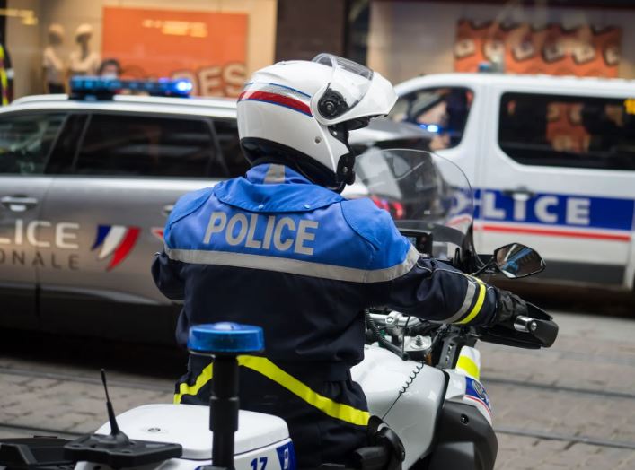 Ja si u vra Kosovari në Francë!