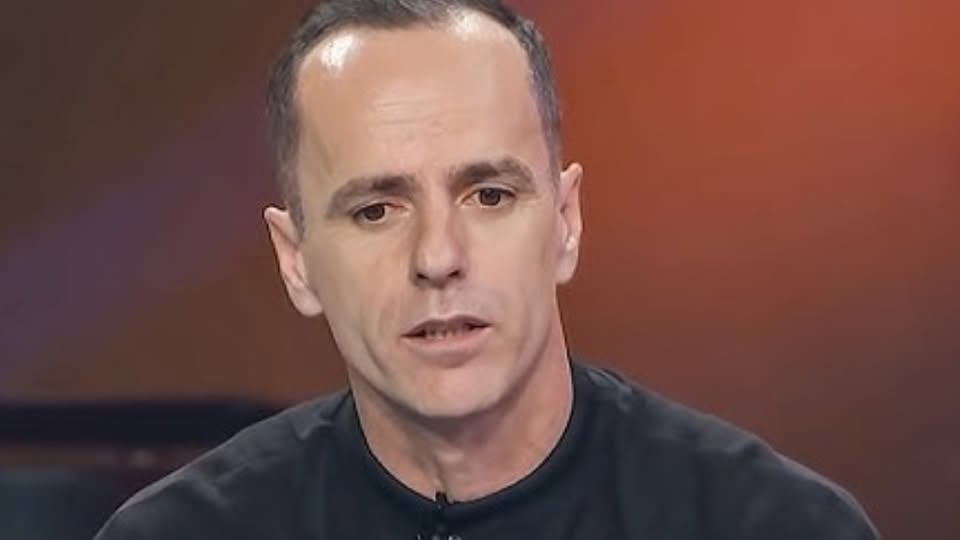 Çfarë po ndodh me Shpëtim Deskun?, endet natën rrugëve bosh