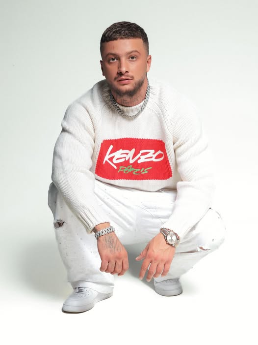 Fero bën ndërhyrje në fytyrë, vjen me një ndryshim të papritur në pamje (Foto)