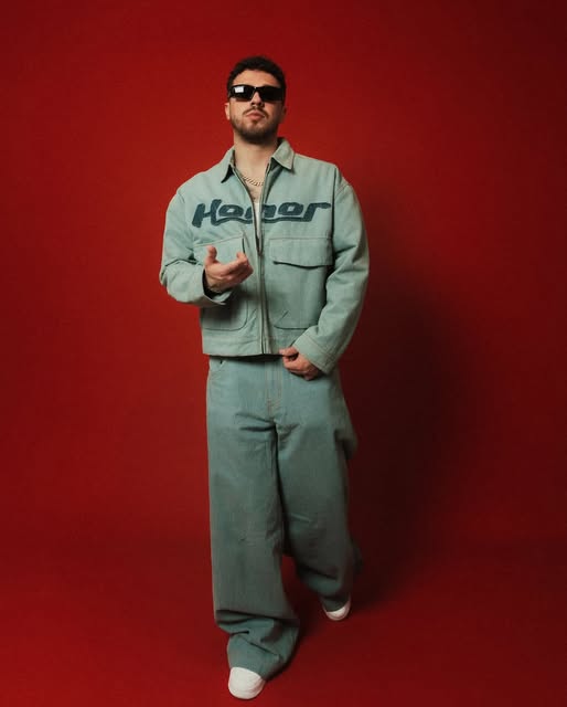 Dj Geek publikon një moment intim me të dashuren e re