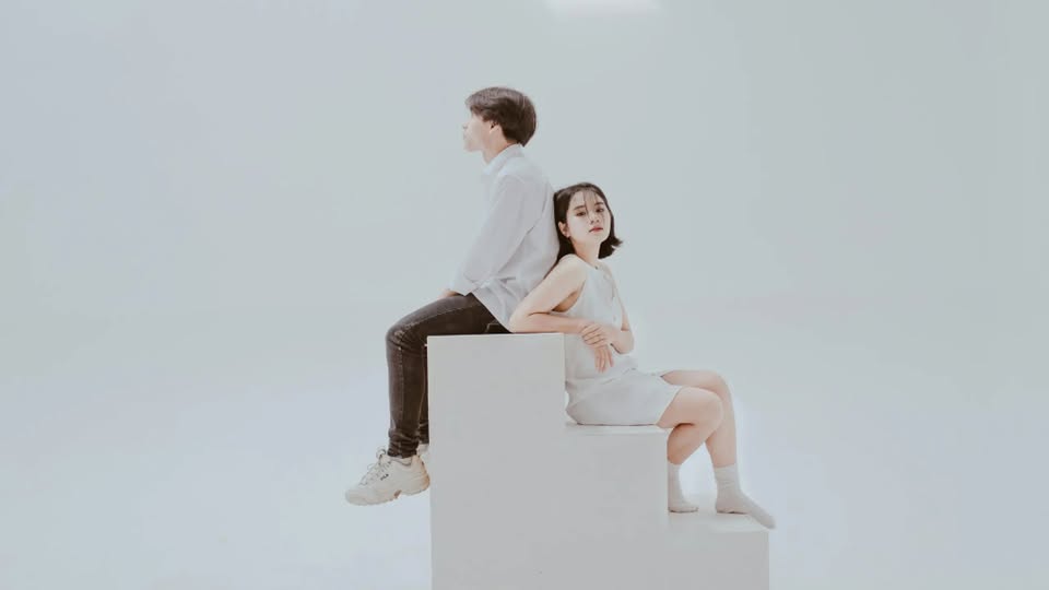 A jeni duke menduar për dikë tjetër? Shkaku dhe shenjat që tregojnë për këtë