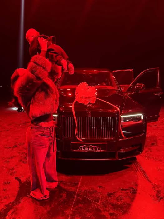 Ky është çmimi marramendës i veturës që burri ia bleu Dafina Zeqirit