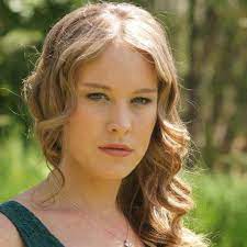 Me flokë të shkurta e në stil të meshkujve, ndryshim drastik i Ferides nga seriali “Më Fal”!!!