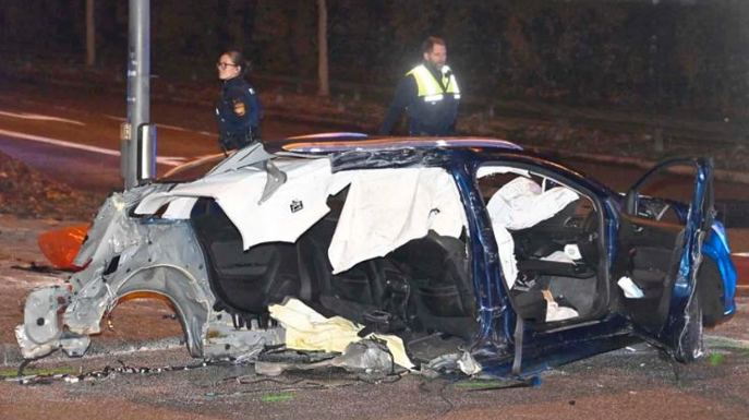 Aksident i rëndë në Mynih, vetura ndahet në dysh – dy të vdekur