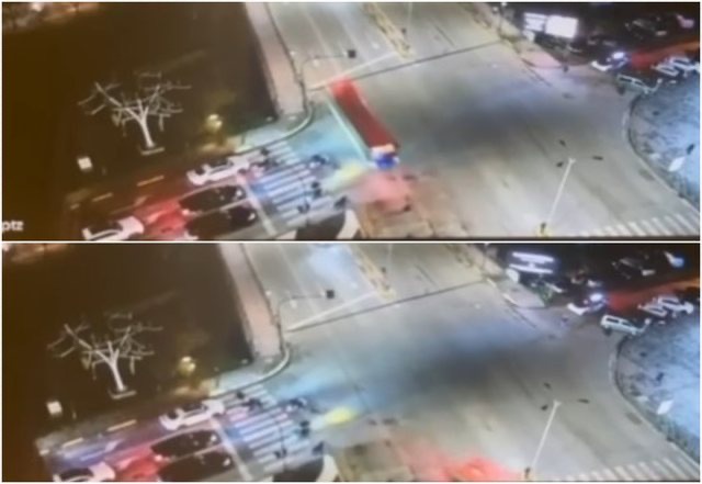 PAMJE TË RËNDA/ Momenti kur autobusi përplas vajzën me biçikletë (VIDEO)