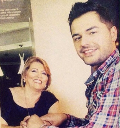 ‘E kemi ndjerë që nuk ishte mirë’ reagimi publik i nënës së Shpat Kasapit pas ndarjes së parakohshme