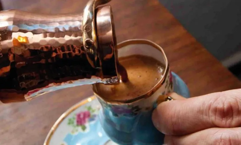 Çfarë i ndodh trupit tuaj nëse konsumoni kafe çdo ditë?