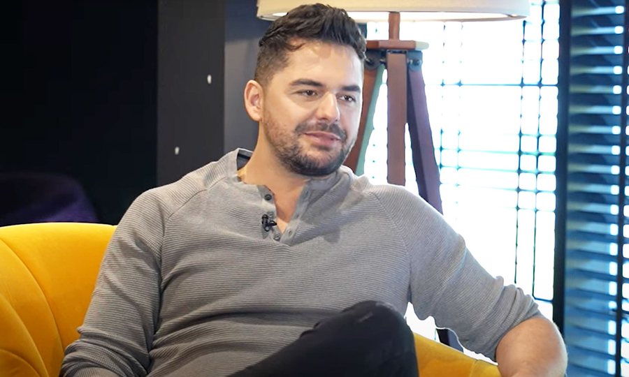 Pas kaq kohe i mbyllur, banori i BBVK-së merr vesh se ka vdekur Shpat Kasapi, e ka pasur shok, u mërzit e i përloti të gjithë