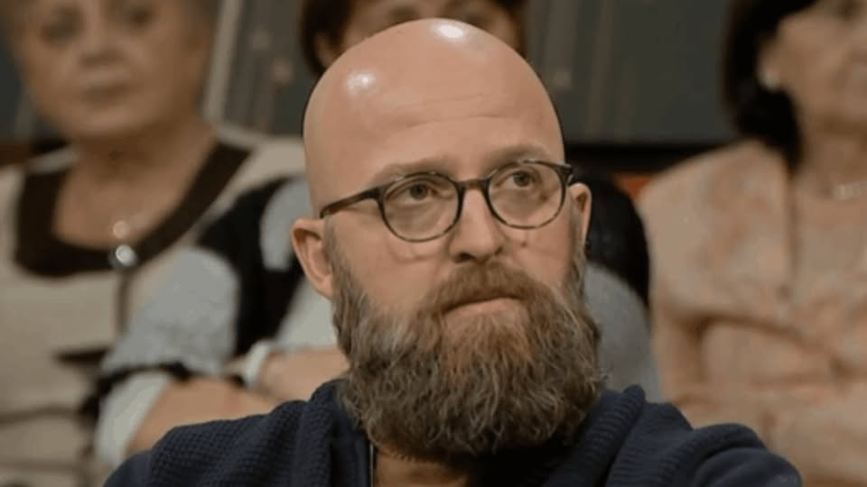 Policia nis hetimet për Arianit Sllamnikun që u jep fëmijëve ilaçe për kafshë!