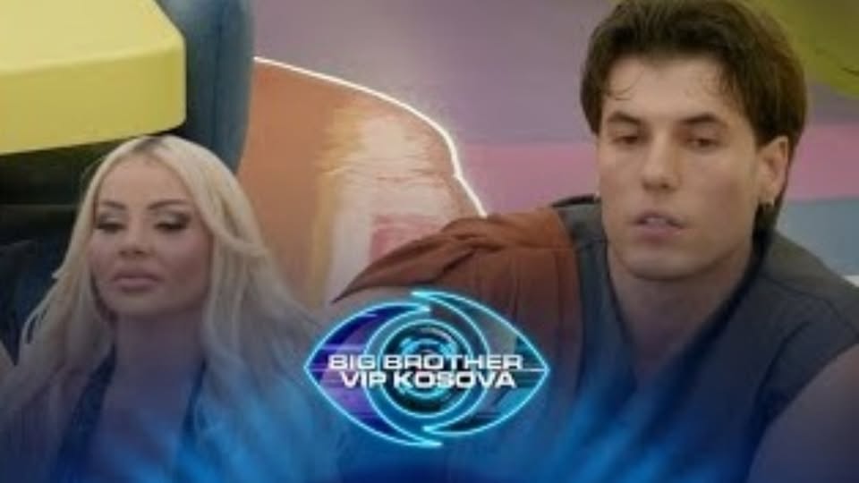 Klodi e puth Benitën ne party